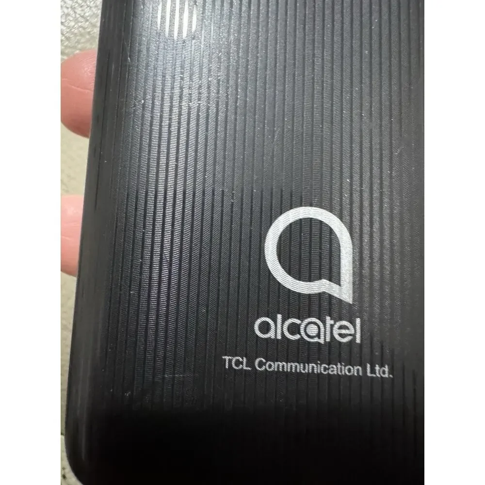 Lot 5 Phones, Some Unlocked, Apple SE And Samsung Alcatel